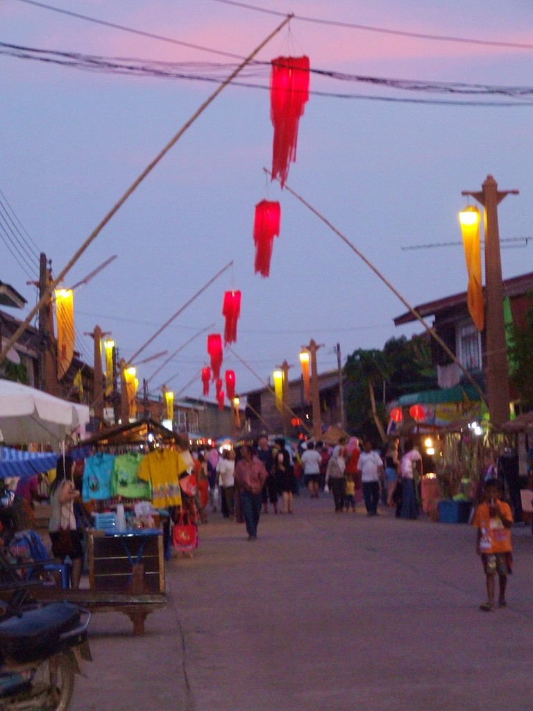 Walking street - Laanta Lanta Festival © Graeme Belshaw